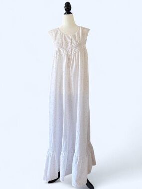 Vintage White Floral Embroidery
Button Front Cottagecore Boho Maxi Nightgown